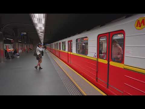 Polônia, Varsóvia, passeio noturno de metrô de Ratusz Arsenal a Dworzec Gdański