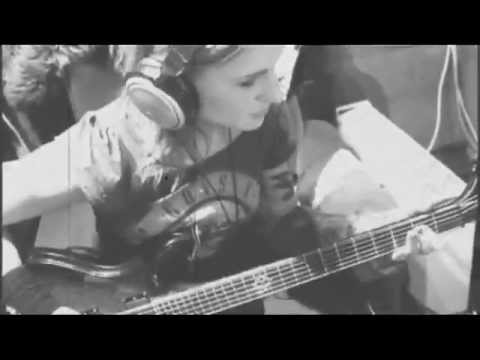 Cherry Bomb stúdió 2013.