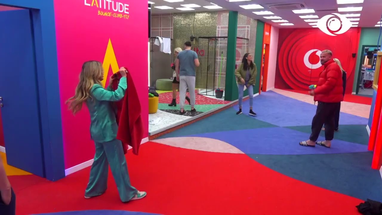 Momente gazmore/ Luizi lag me ujë banorët