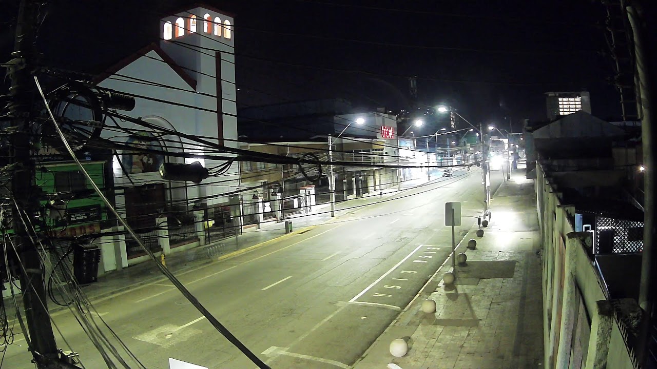 Live webcam view of Avenida Centenario Street Cam