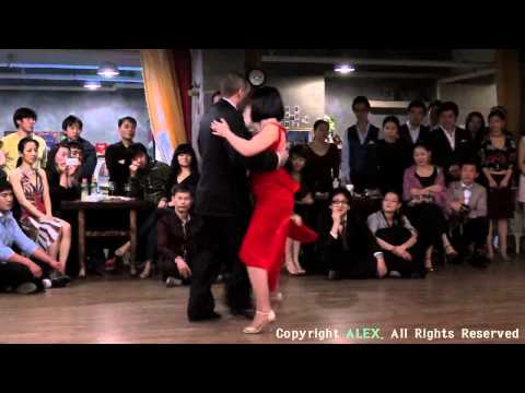  Cristina Sosa  and  Daniel Nacucchio  are  dancing  to  the  vals  "  El Ultimo Adios  "