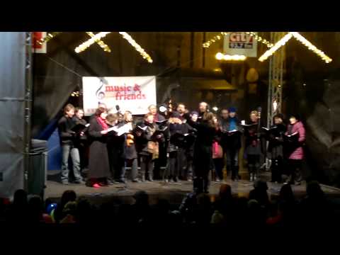 Sbor Vlastimil - Vánoční - Staroměstské náměstí Praha - 2011-12-03 - 06 - Děťátko..