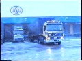 ASG trucks in March 1993, Göteborg, Oskarshamn and Helsingborg. In maart 1993 maakten we een korte ASG trip naar Zweden om wat wintertafereeltjes vast te kunnen leggen.
We beginnen in Göteborg, waar het wit, maar rustig was.
Hier zien we (0:40) een mooie Scania met dubbele vooras, maar verder is het vooral erg rustig.
We besluiten om naar Oskarshamn te rijden, waar de sneeuw deels al weer weg is.
Toch heeft een Scania trekker nog moeite om de weg op te draaien, zeker als hij de tweede keer met trailer moet vertrekken.
We zien een Scania trailer, waarschijnlijk beladen met cabine onderdelen voor Zwolle.
Het is tijd om weer terug te rijden naar Helsingborg en tijdens een tussenstop filmen we twee ASG’s, waarbij de laatste de ASG exact ‘bus’ is, die harder mocht dan de normale vrachtwagens vanwege extra stoelen in de cabine (ik dacht 100 km per uur)
De laatste locatie is Helsingborg, waar we een ERT trailer voorbij zien komen en het een komen en gaan is van ASG vrachtwagens bij de terminal in de haven.
Helaas was het toen al weer tijd om de terugweg naar Nederland te beginnen met de boottocht Helsingborg – Helsinggør.
Nog drie maanden wachten en dan mochten we weer!
In March 1993 we made a short trip to Sweden to catch some winter – ASG activities.
We start in Göteborg at the ASG terminal, but did not see too much movement, as it was in the weekend.
The snow was giving a nice look and at 0:40 we see a nice double axis Scania being parked.
We move to Oskarshamn, where the snow was partly melted and here there was much more going on.
A Scania truck with nice paint job had some troubles getting on the road, but managed.
After a round trip, it returned to pick up a trailer.
This time the extra weight of the trailer gave it more trouble getting away (lots of slipping action), but after some back and forth, it managed to get away.
Next we see a Scania trailer with truck parts (probably for Zwolle) and some nice ASG trucks passing by on the terminal.
We move back to Helsingborg and catch two ASG trucks on the way back. The last one was the ASG Exact ‘bus’ that was allowed to drive a bit faster (I believe it was 100 km p\h).
The last location is Helsingborg, where the snow was gone, but the activity was nice.
We see a ERT trailer passing by and many ASG trucks arriving and leaving the terminal in the harbor.
Then it was time to get on the boat back to The Netherlands (Helsingborg – Helsinggør) and wait three months before we would be back.