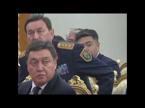 Отношение Назарбаева к подчиненным