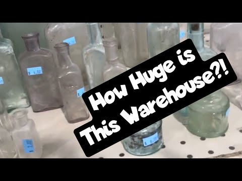 This Warehouse Has Everything! Vintage Treasure Hunt!
