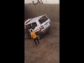 فيديو: اشتعال سيارة بعد سقوطها