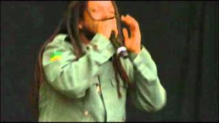 MARLEY BROTHERS - JAMMIN   (live Glastonbury).VOB