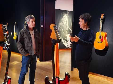 Marr wystawi 80 gitar na aukcję wspierając cele charytatywne