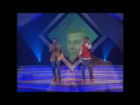 Enigma cantando aunque sea poco