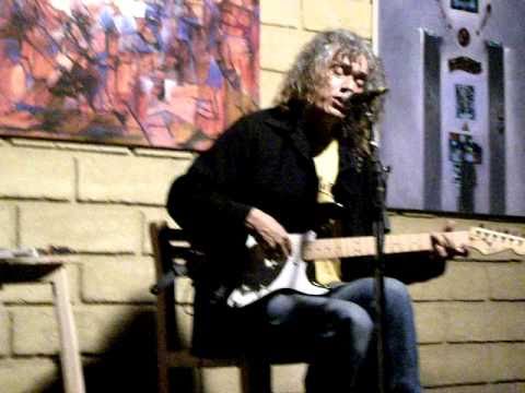 Exiliado Celeste - Arturo Meza