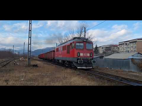 DA1665 a companiei private DB Cargo trecând TFO prin gara Piatra Neamț cu un TDM pentru Mărășești
