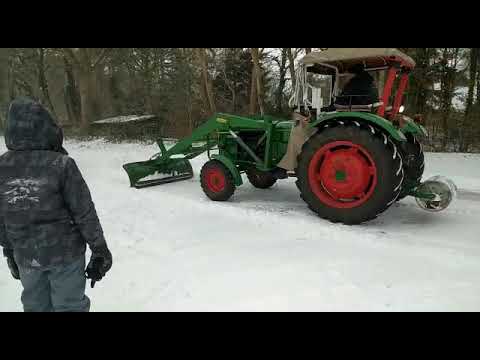 Schneeschieben in der norddeutschen Tiefebene mit Deutz 5005