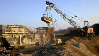 preview picture of video 'Crushing gravel in Milford, Iowa'