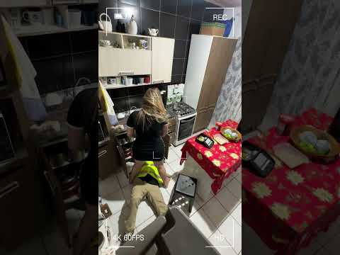 Gente olha como minha mulher recebeu o encanador aqui em casa!🐂😭