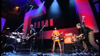 PJ Harvey - The letter + Shame + Who the fuch  (Live Jools Holland 2004)