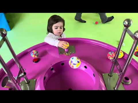 Esila im Indoorspielplatz