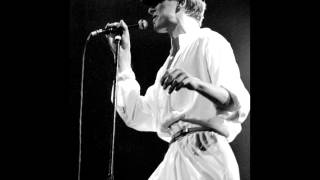 David Bowie - Band intros - Earl&#39;s Court, London, 1-07-1978 12/23