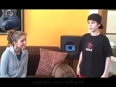 Justin flirting with Esmée Denters - Justin Singing