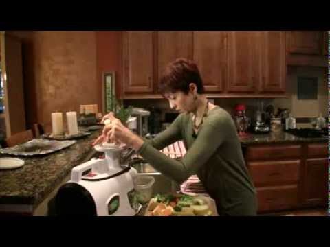 The Green Star Juicer in Action - Prolific Juicing