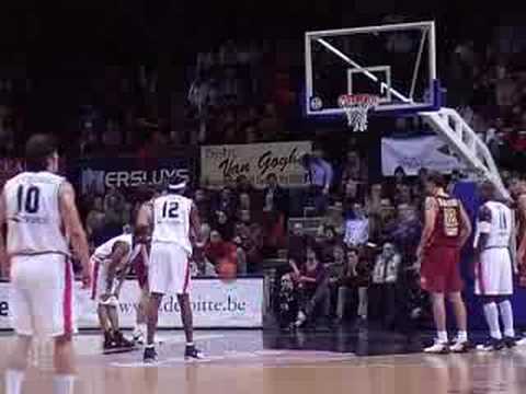 07 04-12-07 BCO-Red Star Belgrado - Chuck scoort 1 van z'n 2