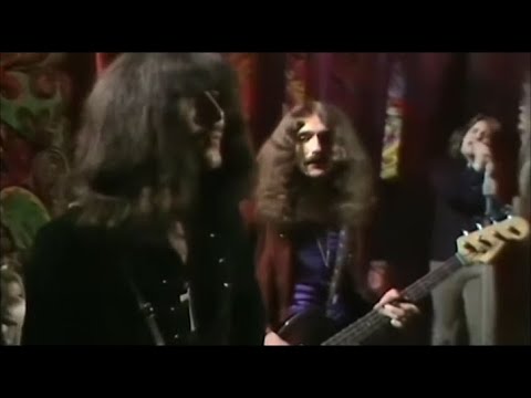 Black Sabbath  - Ozzy Osbourne ,Tony Iommi, Geezer Butler,  Bill Ward,  -  Paranoid   live  1970