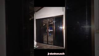 ชุดประตูหน้าบ้าน บานเลื่อนแบ่งสี่เปิดกลาง