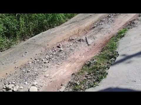 3 PNEUS FURADO E RUA ABANDONADA MORADOR NÃO AGUENTA MAIS RUA JOSÉ LAIDE DA SILVA .