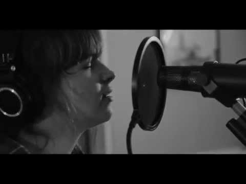 Gabrielle Aplin - The Story of 'Light Up The Dark'