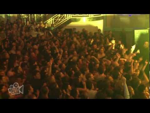 The Cribs - Mirror Kisses (Live in London) | Moshcam