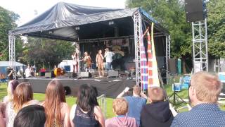 Coco &amp; the Butterfields tentertainment