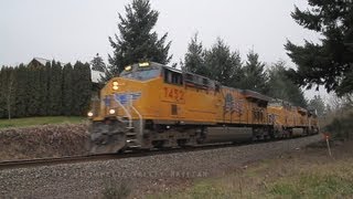 preview picture of video 'UP 7452 leads the ZLCBR through Aurora, Oregon 1.14.13'