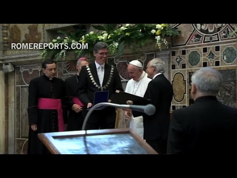 Papa recibe Premio Carlomagno y pide una Europa mucho más humana