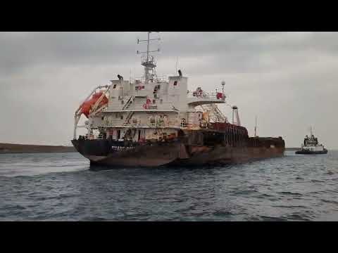 La nave Guang Rong verso il porto di Livorno