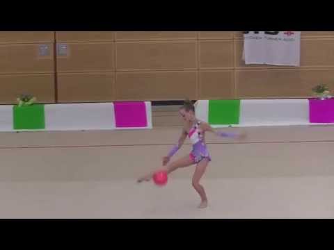 Emeli Erbes mit Ball SLK 11