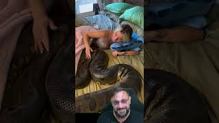 A lenda da suposta mulher que estaria sendo medida pra ser devorada pela própria cobra píton