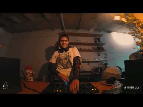 viniiiiiiiiiiicius | pop experimental | pc music | glitch pop | house - estilhaços