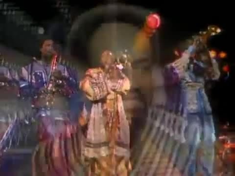 Earth Wind & Fire - Can't Hide Love