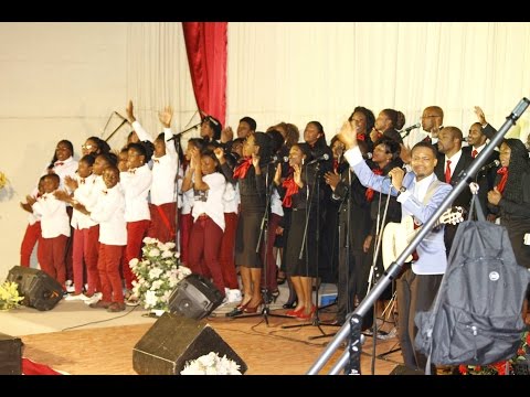 Junior Mamay Asaph featuring Chorale Schekina "YAWHE KUMISAMA" Live in Bruxelles