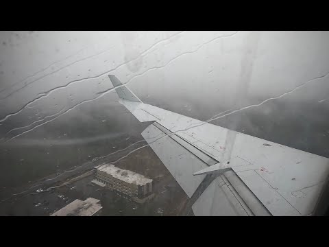 Incredible Rainy Landing! American Eagle CRJ-700 landing in Raleigh