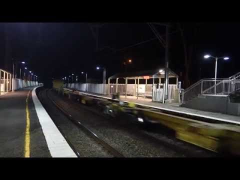 8049 / 1445 / VL351 with Qube 1565 at Lisarow - 16/4/15