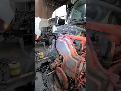 1 Day - in 40 seconds. Cummins ISX front gear ⚙️ housing gasket replacement! #trucks #diesel #engine