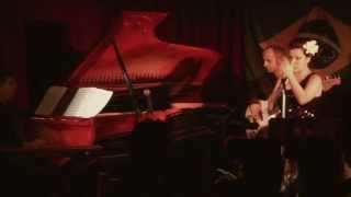 Basta de Clamares Inocência - Monika Oliveira