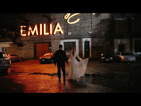 Ania + Mateusz // Sesja ślubna  w blasku neonów, Wesele w Warszawa Wschodnia