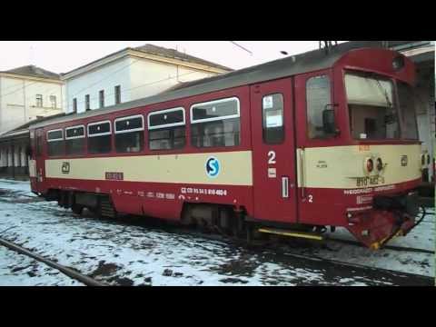 Příjezd vlaku Os 16804 (ČD 810.482 "Alice") - Chomutov, 8. 2. 2013