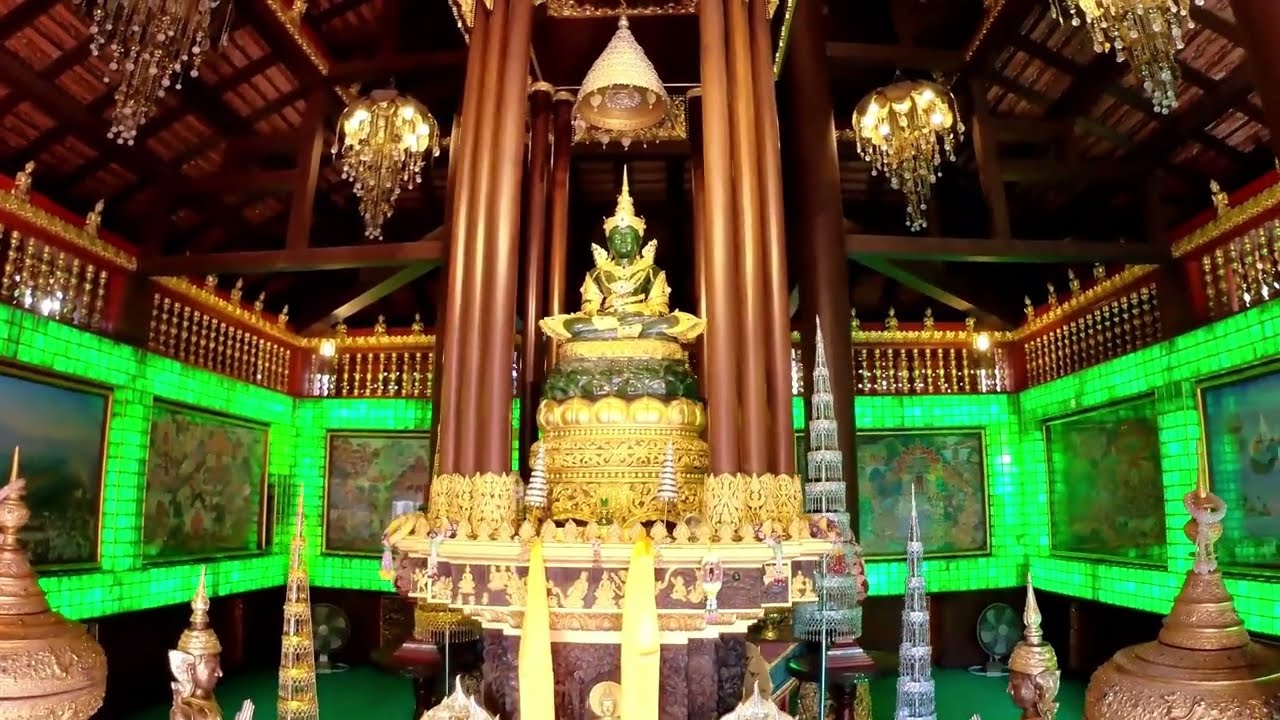 Discover the captivating highlights of Wat Phra Kaew.