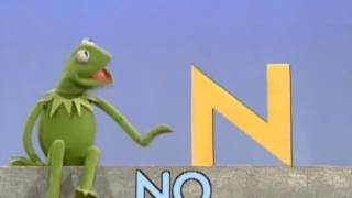 Classic Sesame Street - Kermit Talks About the Letter Z