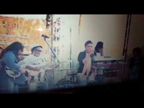 Rica Newell singing  “No Cigarette Smoking” with Stephen Marley