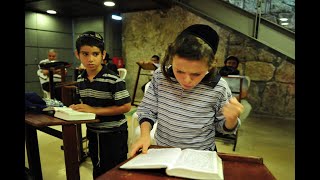 חנוכה - לחנך תלמידי חכמים ▪️הרב נחמנסון▪️(יד חרוצים)*** (הרב יהודה לייב נחמנסון) - התמונה מוצגת ישירות מתוך אתר האינטרנט יוטיוב. זכויות היוצרים בתמונה שייכות ליוצרה. קישור קרדיט למקור התוכן נמצא בתוך דף הסרטון