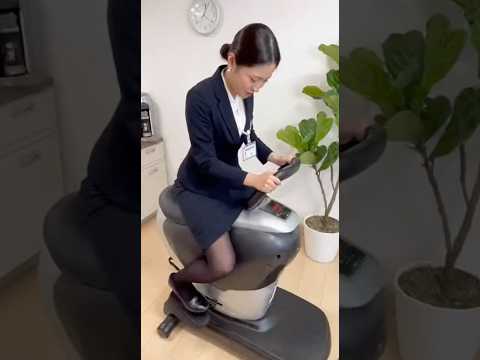 乗馬マシンで転倒するOL！