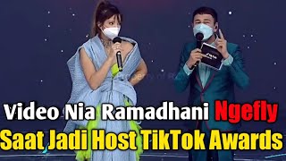 Download lagu Video Nia Ramadhani Ngefly Saat Jadi Host TikTok Awards dengan Raffi Ahmad mp3